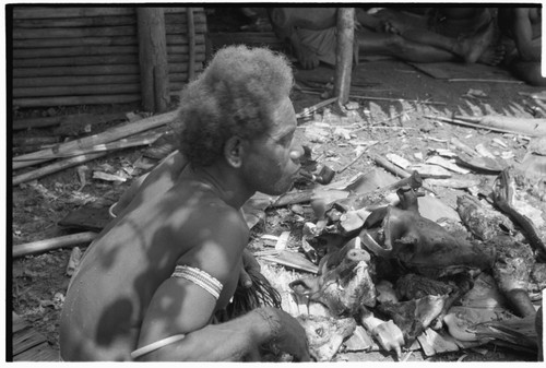 Unwrapping and eating the gwasu taro and coconut pudding, as part of desacralization ritual connected with mourning