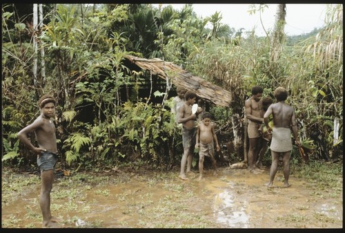 Maenaa'adi, Dangeabe'u and young men standing in front of men's house