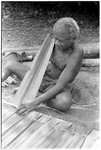 Geleniu sews palm leaf thatch panel