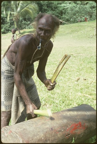 Folofo'u playing slitgong