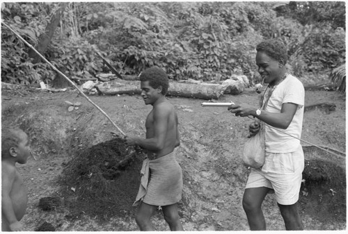 Laete'eboo and bamboo with shell money string on it, first of the mortuary feast; it will go in the ruu ritual bundle for mamu magic