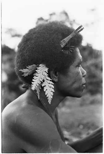 Portrait of Ba'efaka with 'alabafari plaited comb