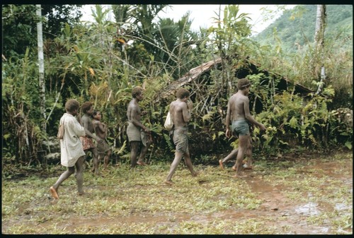 Maenaa'adi, Dangeabe'u and young men standing in front of men's house