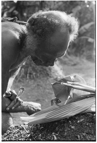 Folofo'u bespells plants for langwalee'ai magic, associated with the return of a mother and newborn infant from the childbrith and menstrual hut areas