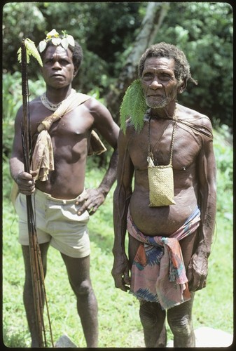 Two men (I'arifu on the right)