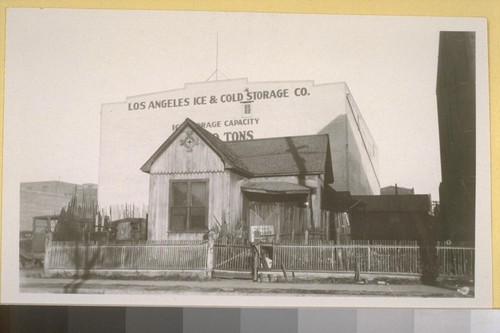 Negro shack in business section, near 2039 E. 7th St