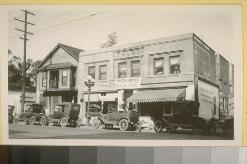 2039 East Seventh St. Foci house on left