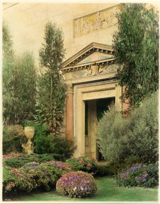 [Garden next to the Palace of Education at the Panama-Pacific International Exposition]