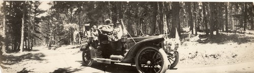 Polhemus family in the Winton on a road trip, possibly 17-Mile Drive