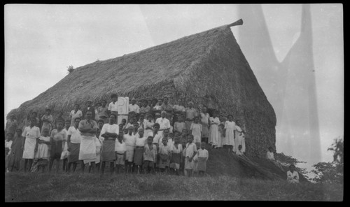 Hookworm lecture in Fiji, traditional Fijian house in background