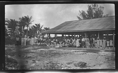 Hookworm lecture to a large group of Cook Islanders