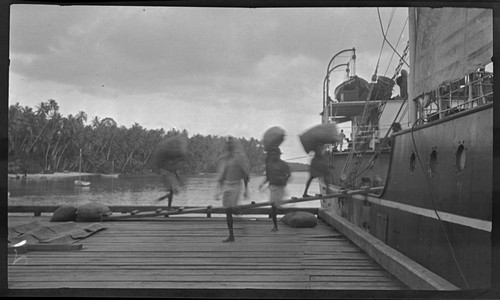 Loading copra onto a ship in Kavieng, New Ireland