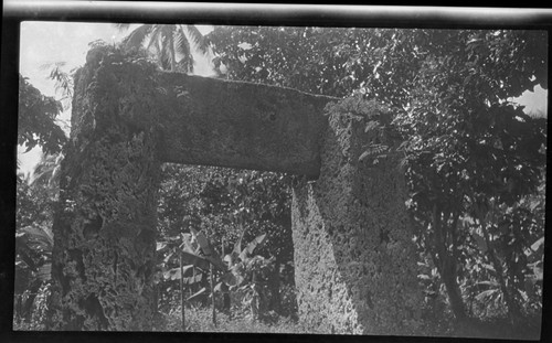 Ha'amonga 'a-Maui, prehistoric sculpture of two upright stones and a lintel