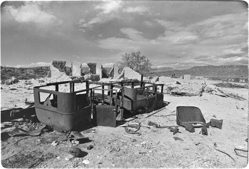 Hulks of old cars at Calmallí