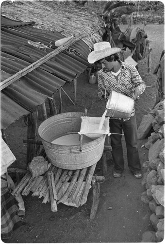 Making cheese at Rancho Las Jícamas