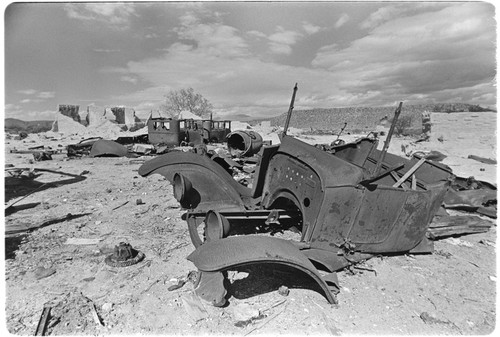 Hulks of old cars at Calmallí