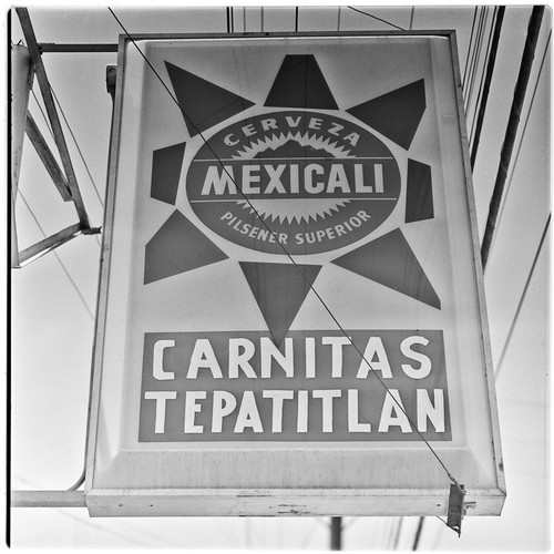 Sign for "Carnitas Tepatitlan"