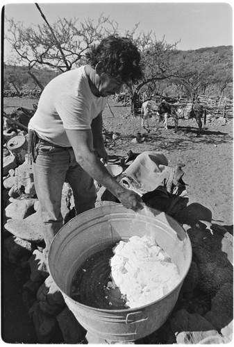 Enrique Villavicencio Murillo making cheese at Rancho El Cerro