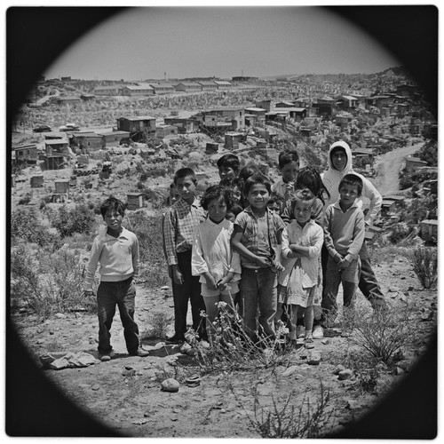 Barrio kids in a group