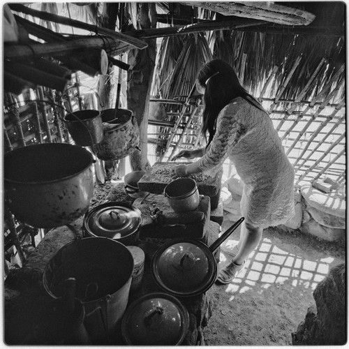 Washing and preparing corn at Rancho Pie de la Cuesta