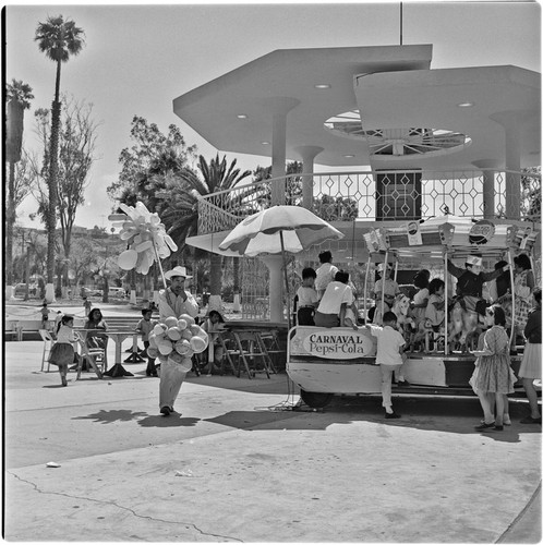 A Sunday afternoon in Teniente Guerrero Park with the kiosk, now removed