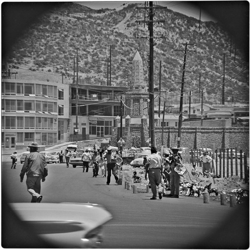 Vendors near the international border