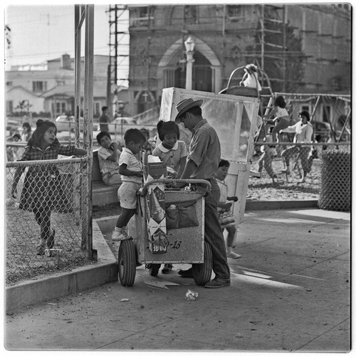 Street vendor at Teniente Guerrero Park