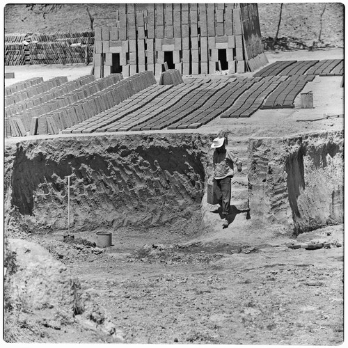 Adobe brick factory in Álamos