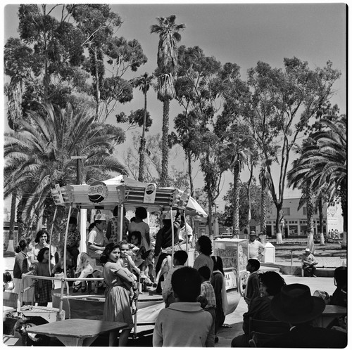 A Sunday afternoon in Teniente Guerrero Park with the kiosk, now removed