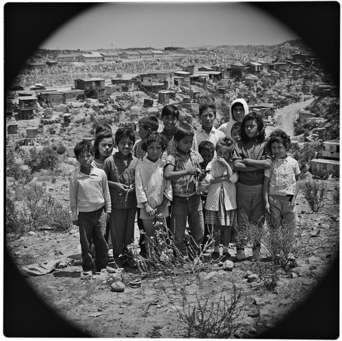 Barrio kids in a group