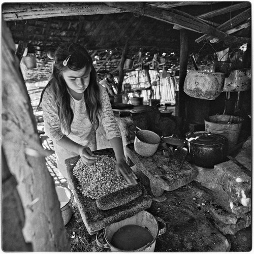 Washing and preparing corn at Rancho Pie de la Cuesta