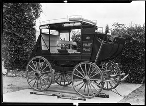 Stage coach from Vichy Springs at Ukiah, ca.1920