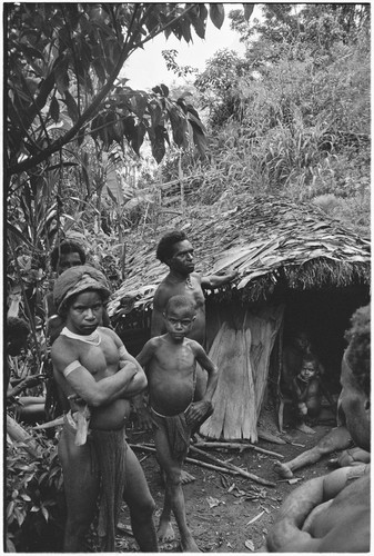 Dispute in Tuguma: men discuss garden damage done by a neighboring group's pig