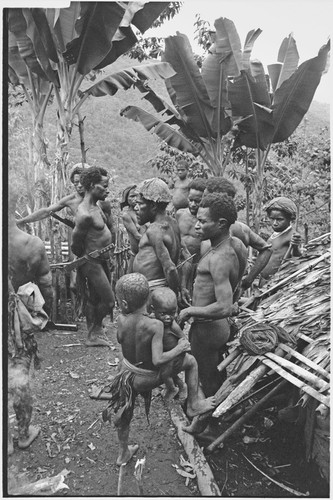 Dispute in Tuguma: men discuss garden damage done by a neighboring group's pig