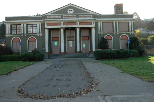 [Photograph of the Municipal Natatorium C]