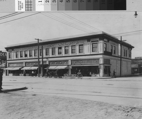 [Photograph of Polytechnic Business College]