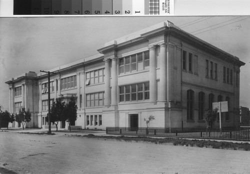 [Photograph of Lincoln School]