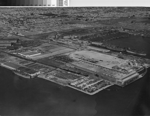 [Aerial photograph of Ford Assembly Plant and Kaiser Shipyard Number Two]