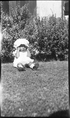 Gloria Pearl Roberts [?] in front yard