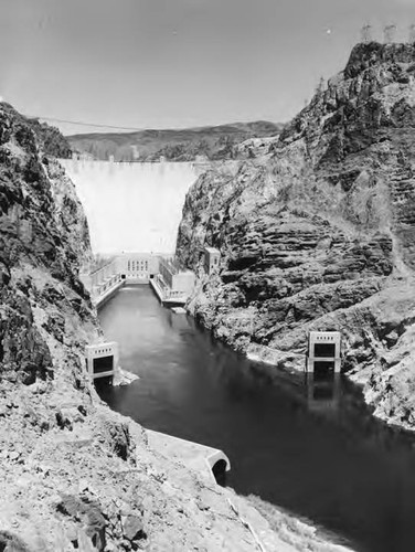 General view of Hoover Dam from the downstream side