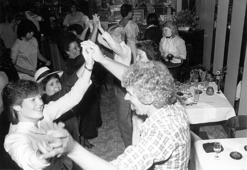 Lisa and Dennis Andrews dancing