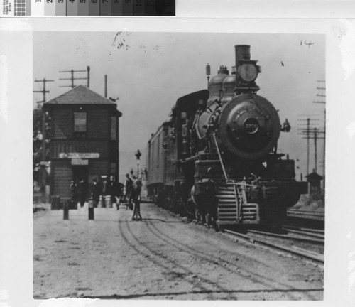 Southern Pacific steam engine at San Bruno Station, 1908