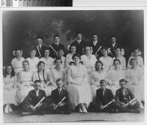 Graduating class, Old Edgemont Grammar School, 1919