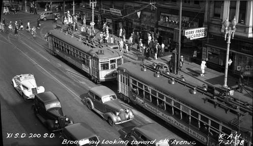 Broadway looking toward 5th Avenue