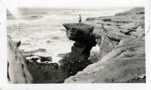 Sunset Cliffs and Pacific Ocean - Lizzie on rock