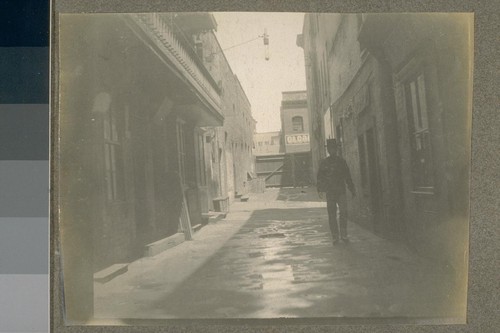 [Unidentified alley, Chinatown.]