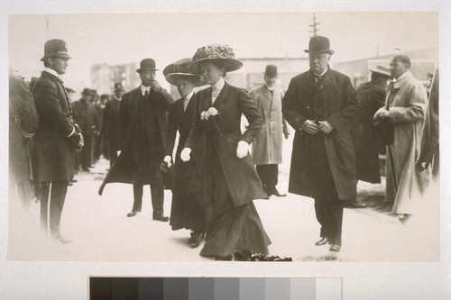 The Misses Calhoun, Pat Calhoun, Stanley Moore and Earl Rodgers. Graft prosecution. San Francisco. 1907-1908