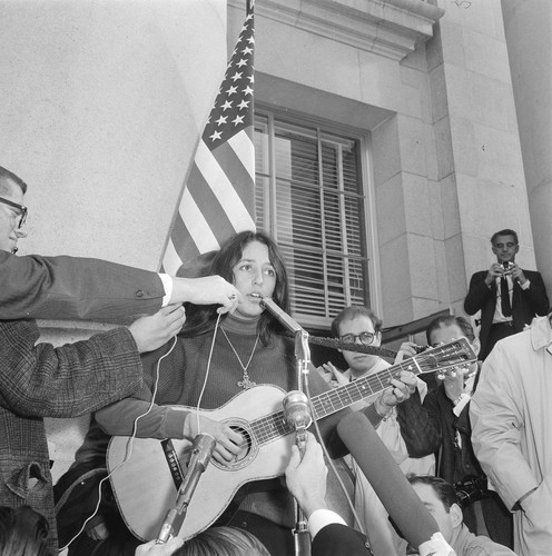 Joan Baez singing "We Shall Overcome" on Sproul steps before demonstrators file in for sit-in