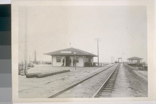 [Railway depot. Middle River.]