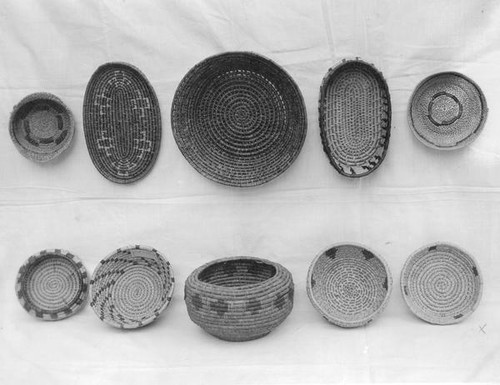 Weaved baskets of various sizes